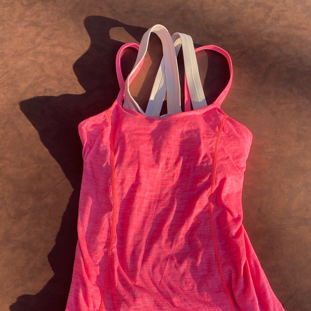 Crisscross lined Lululemon tank top